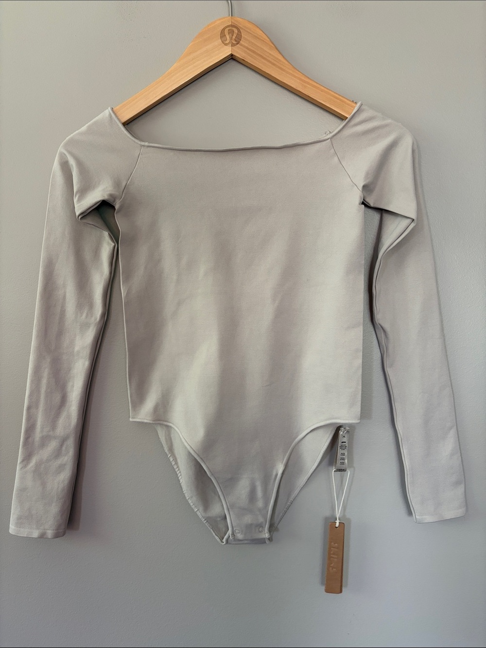 SKIMS Essential Bodysuit Off the Shoulder Size S/M Stone (Taupe Gray) NWT